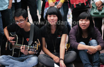 Busking – passion more than music  - ảnh 1